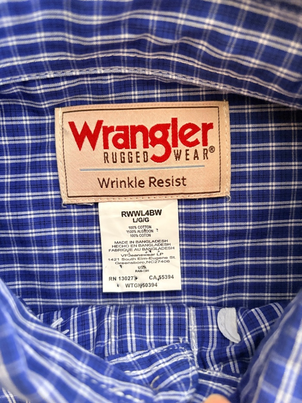 Wrangler Rugged Wear 'Wrinkle Resist' Men's Button-Down Shirt.